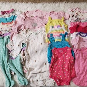 Bundle of baby girl's clothes 0-3m
